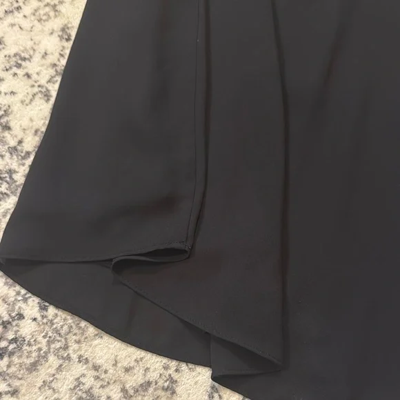 Babaton Black Sleeveless Camisole Relaxed Fit - Picture 3 of 4